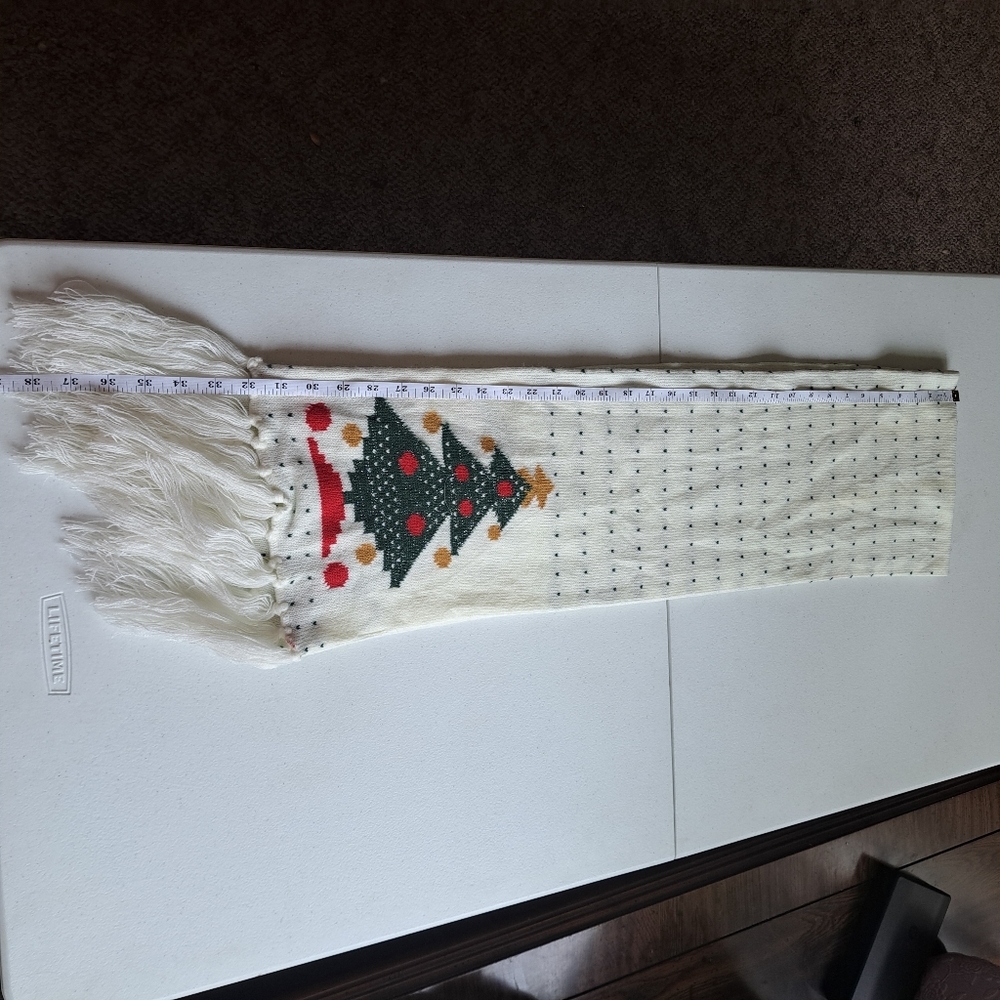 Christmas Scarf 🎄 - Picture 4 of 5